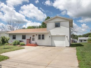 809 E 14th St N, Newton, IA 50208