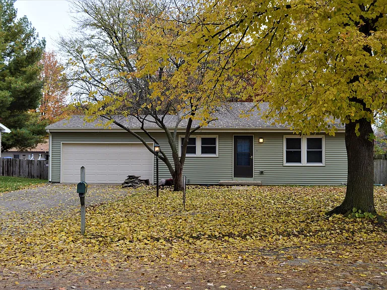 2316 Hackberry Ct — Photo 1