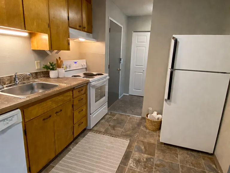 1020 S 41st Ave #5 — Photo 2