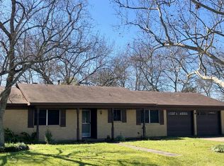 109 Shimek St, El Campo, TX 77437