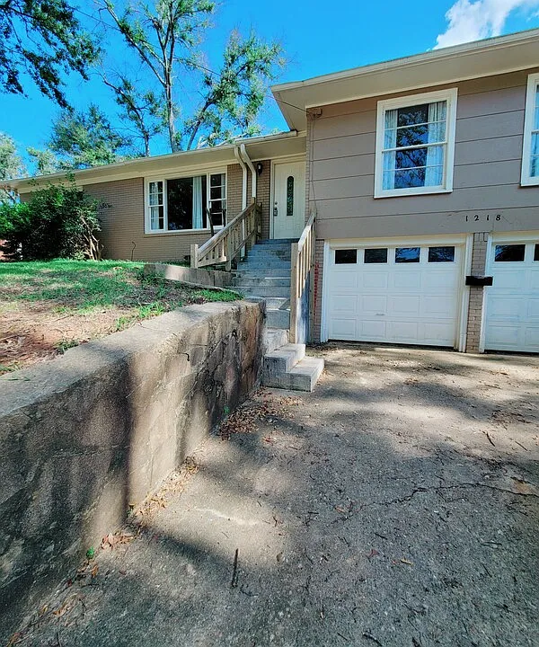 1218 Graham Dr