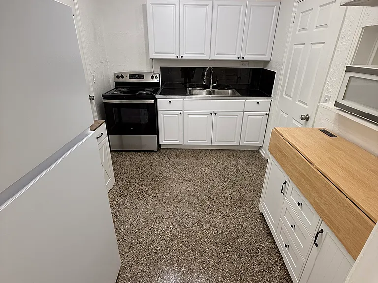 520 Sandra Ave — Photo 4