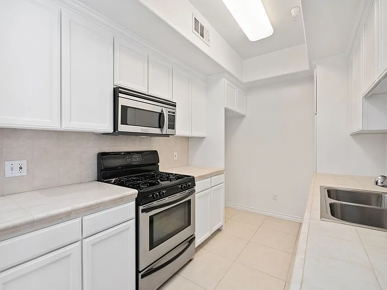 3328 Oakhurst Ave — Photo 10