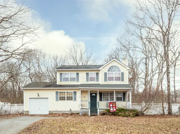 24 Lonscreek Place, Mastic Beach, NY 11951