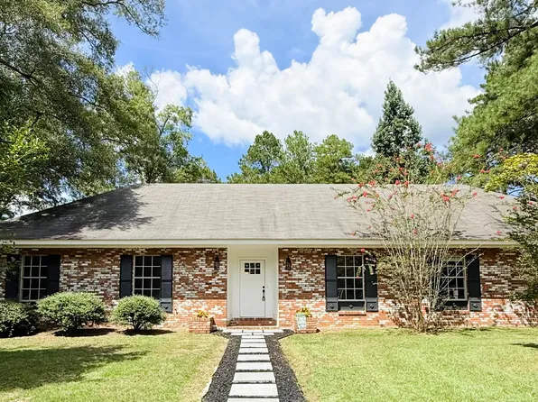 1800 Ridgewood Dr, Columbia, MS 39429