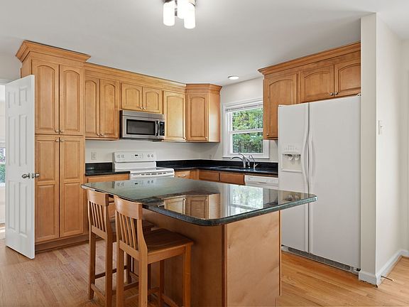 2nd image of 708 Tinkerbell Rd