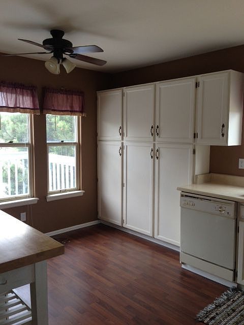 Kitchen w/new floors