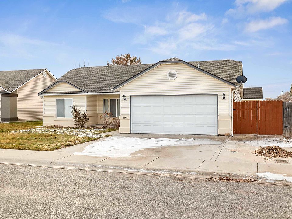 1st image of 2444 Alderwood Ave
