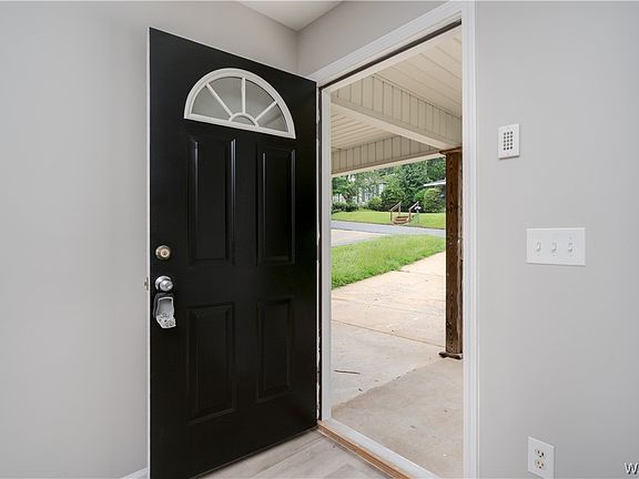 2nd image of 609 32nd Ave E