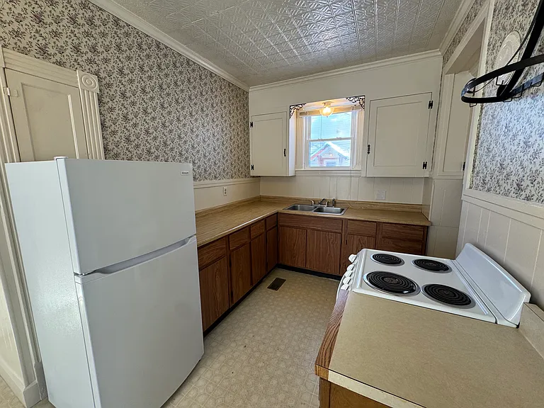 10 Maple St #1 — Photo 11
