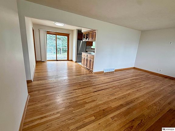 5th image of 8304 Seward St