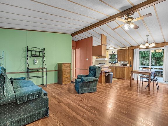 5th image of 47 Earl Dr