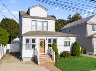520 N 6th St, New Hyde Park, NY 11040