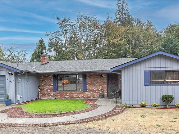This property's location offers an easy commute to lots of shopping and amenities like restaurants, parks, medical facilities, I-405 access for the commuter, plus to Boeing Renton and Lake Washington's Gene Coulon Park.>