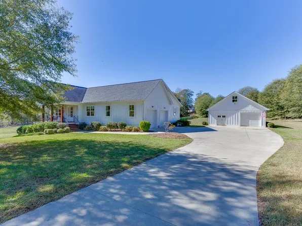 182 Farm Hill Dr, Clarkesville, GA 30523