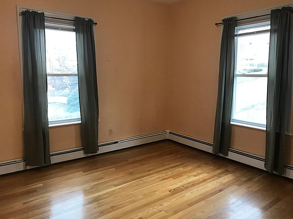4th image of 299 Highland Ave