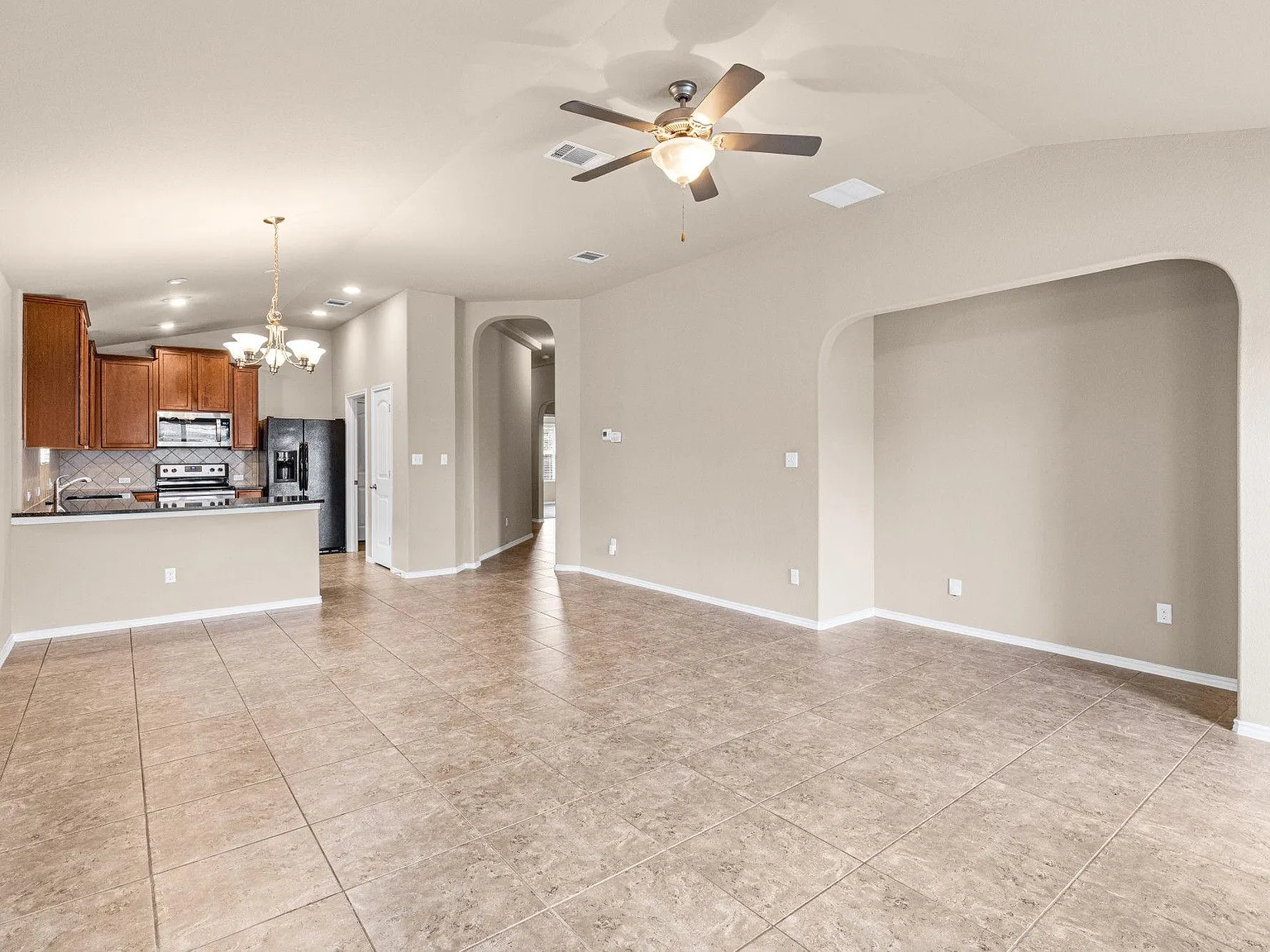 3 bed, 2.0 bath, 1473 sqft, $1,900 — Photo 3