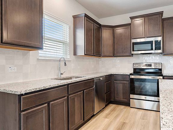 3rd image of 2138 Wooster St