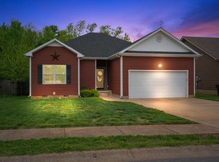 221 Azalea Dr, Oak Grove, KY 42262