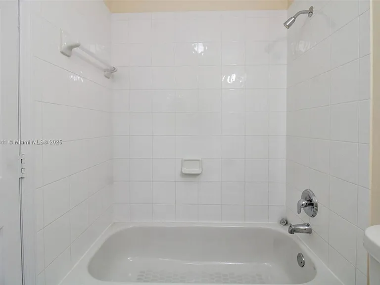 2205 SE 23rd Rd — Photo 6