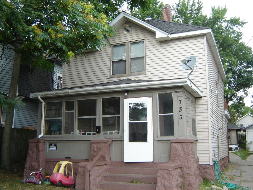 1st image of 735 Franklin St SE