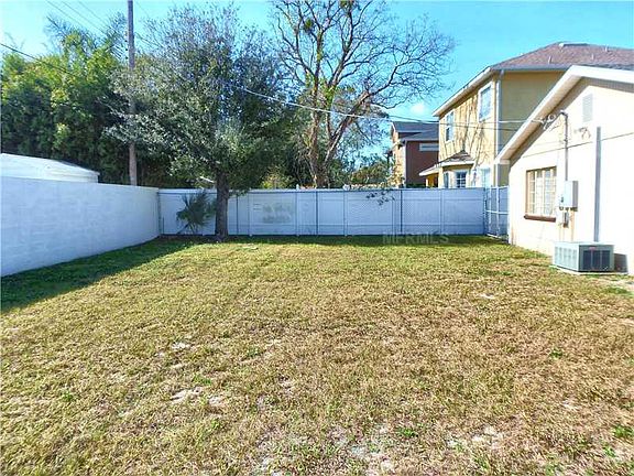 3rd image of 3810 W El Prado Blvd