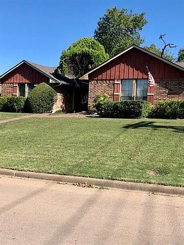2nd image of 900 N Fannin St