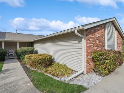 419 N Thornwood Dr APT A, McHenry, IL, 60050
