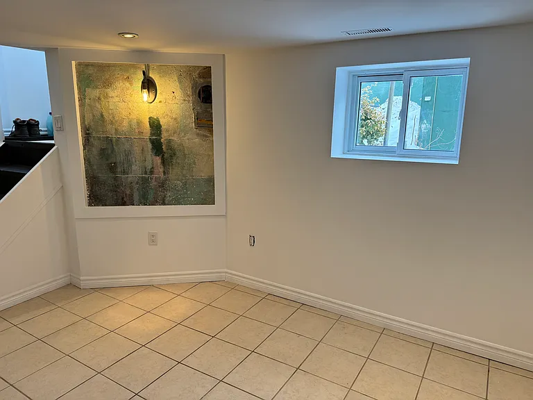 2A Tiverton Ave #2A — Photo 6
