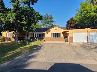 409 40th St NW, Austin, MN 55912