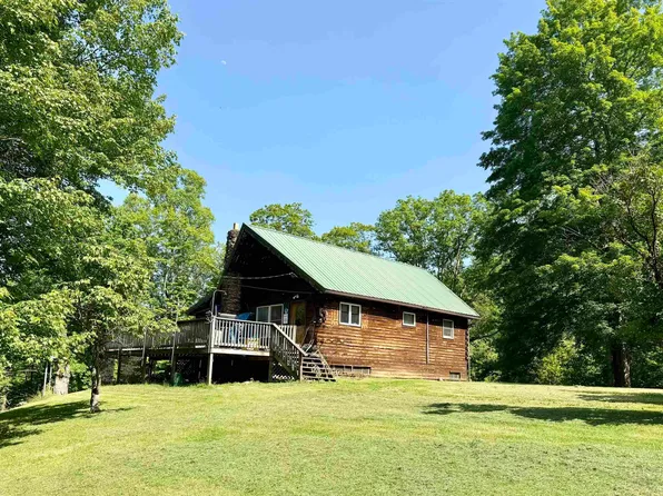 12 Rainbow Rd, Mannington, WV 26582