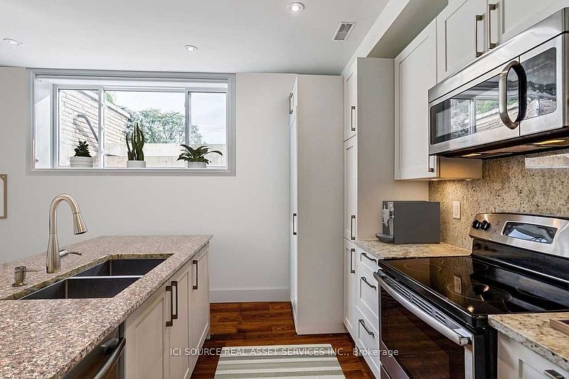 Toronto House for rent - 3 Bedrooms — photo 4