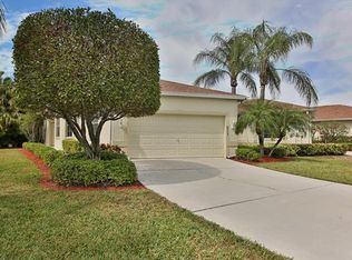 677 Crossfield Cir, Naples, FL 34104