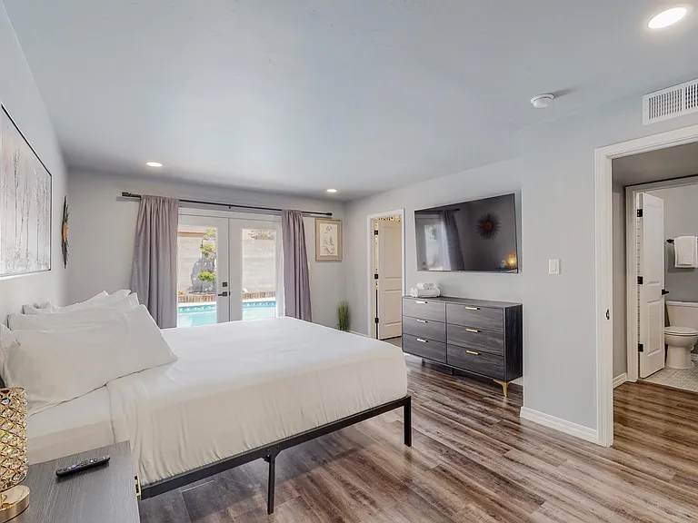 6830 Louisiana Blvd NE — Photo 40