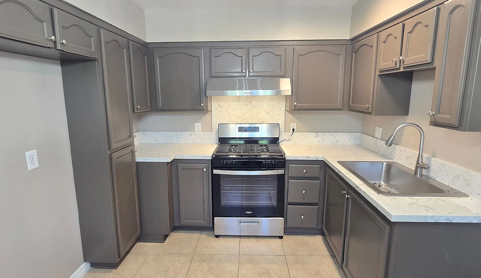 405 S Kroeger St — Photo 1