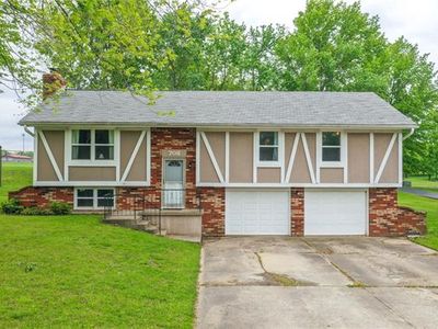 708 W McDowell Ave, Odessa, MO, 64076