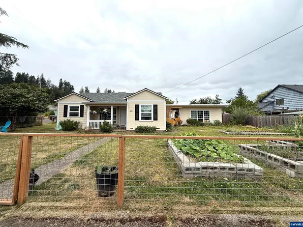 914 4th Ave, Sweet Home, OR 97386