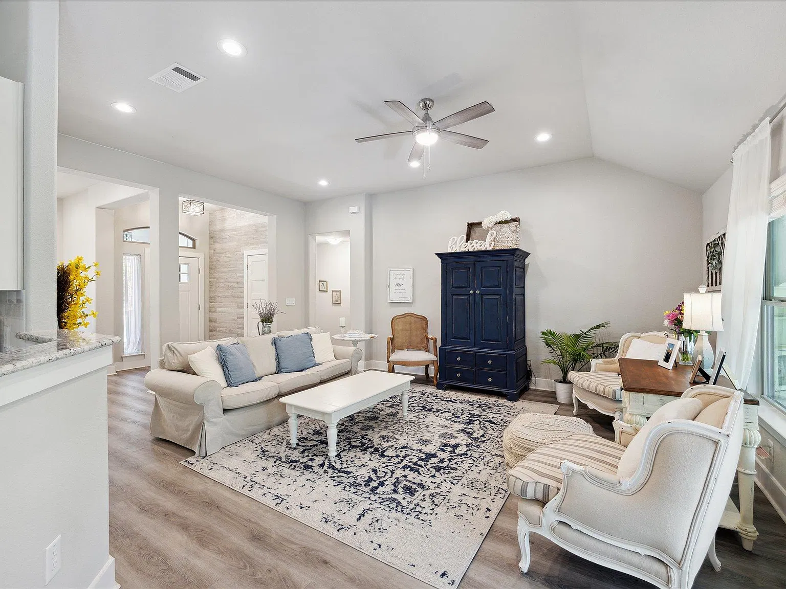 4 bed, 2.0 bath, 1848 sqft, $4,000 — Photo 4