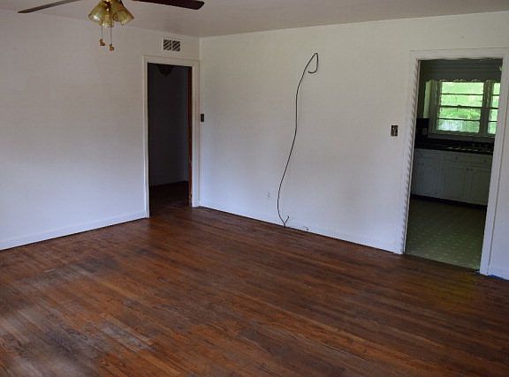2nd image of 122 Taylor St