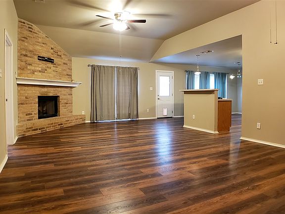 3rd image of 1600 Emily Ln