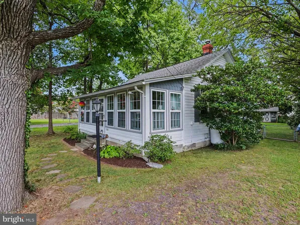 518 Lossing Ave, Colonial Beach, VA 22443