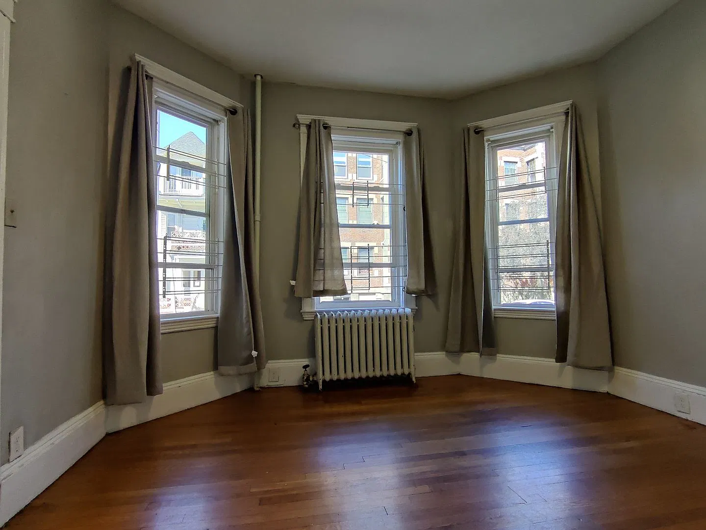 Packard's Corner Area of Allston. Large Fully Renovated Unit. Laundry on a Site, Parking for Rent... — Photo 2