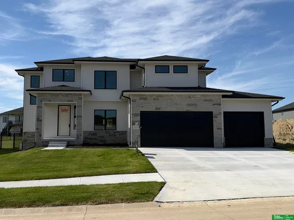 10714 S 219th Ave, Gretna, NE 68028