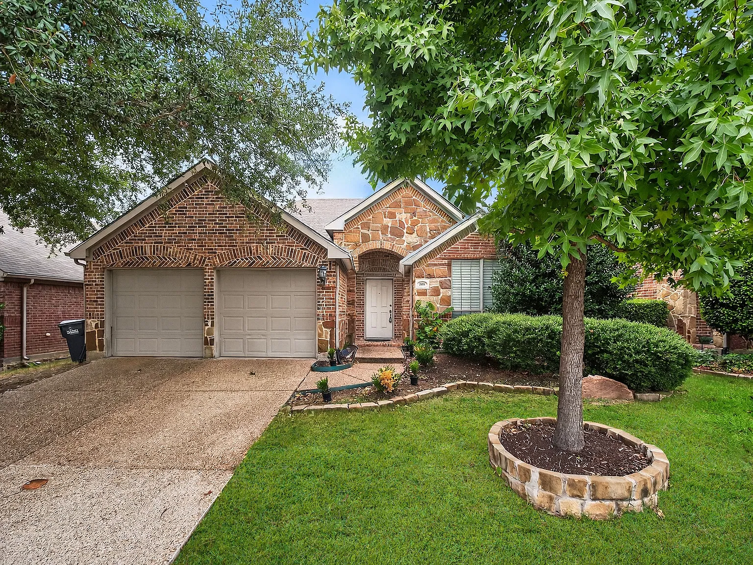 4 bed, 2586 sqft, $2,549 — Photo 1