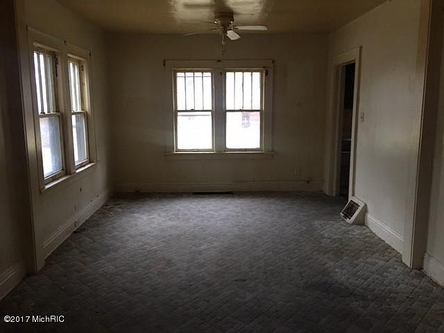 2nd image of 2332 Baker St