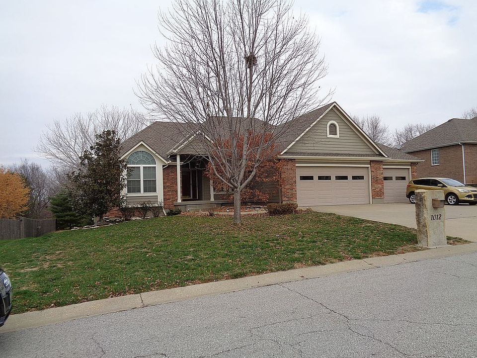 1st image of 1012 SW Foxtail Dr