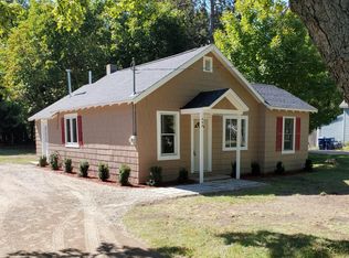 555 Porter Rd, Norton Shores, MI 49441