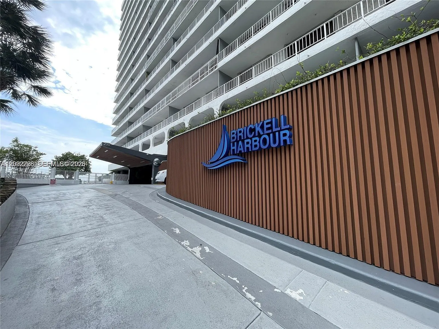 Brickell Harbour Condo — Photo 3