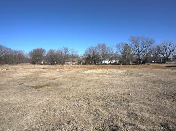 217 W Broadway St, Owasso, OK 74055