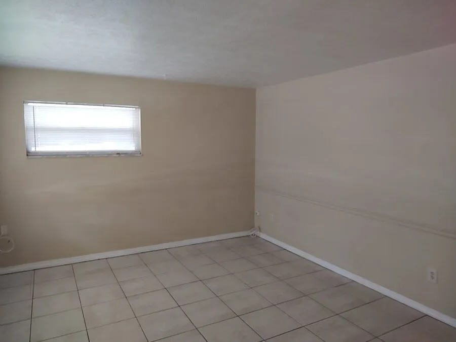 Move-In Ready 2BR Apt in Central Brandon - Water/Sewer/Trash Included — Photo 2